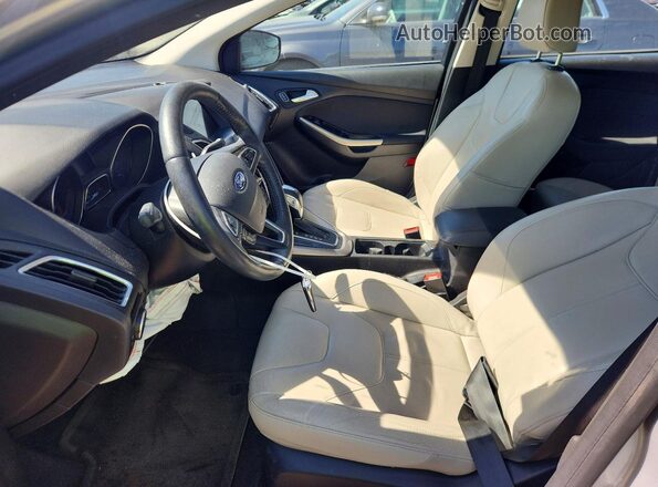 1FADP3N25GL326240 2016 FORD FOCUS Silver Вид салону спереду