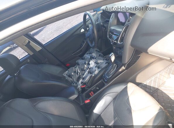 1FADP3N25HL221229 2017 FORD FOCUS Black Вид салону спереду