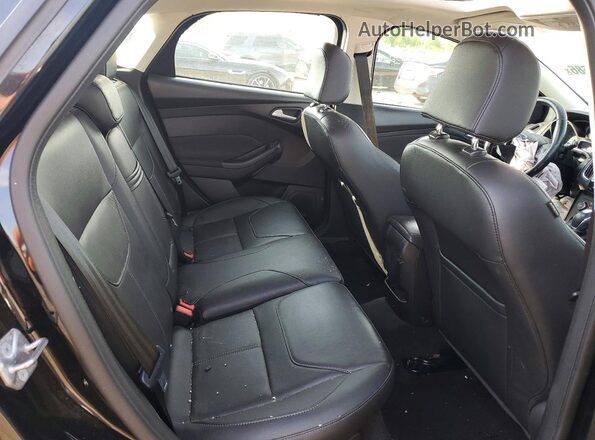 1FADP3N26GL381392 2016 FORD FOCUS Black Widok tylnych siedzeń