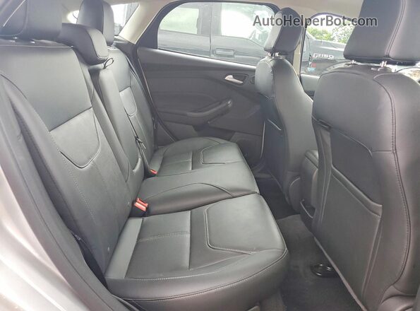 1FADP3N27HL307108 2017 FORD FOCUS Silver Rear seats view