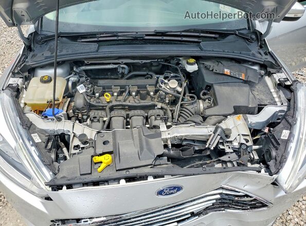 1FADP3N27HL307108 2017 FORD FOCUS Silver Rear interior view