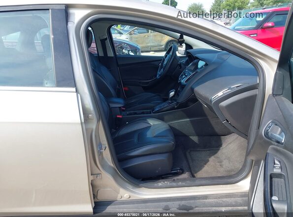 1FADP3N27JL285990 2018 FORD FOCUS Gold წინა სალონის ხედი