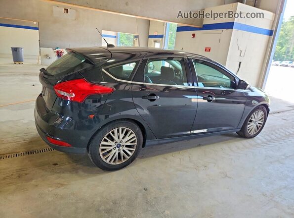 1FADP3N27JL295872 2018 FORD FOCUS Черный Задняя правая четверть