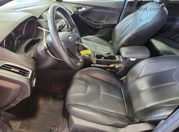 1FADP3N27JL295872 2018 FORD FOCUS Черный Вид салона спереди