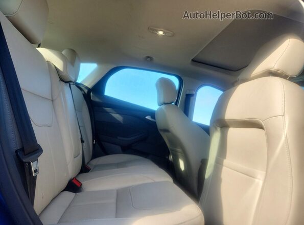 1FADP3N27JL323783 2018 FORD FOCUS Blue Rear seats view