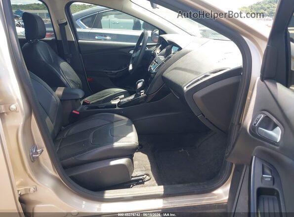 1FADP3N28HL324709 2017 FORD FOCUS Gold Front interior view