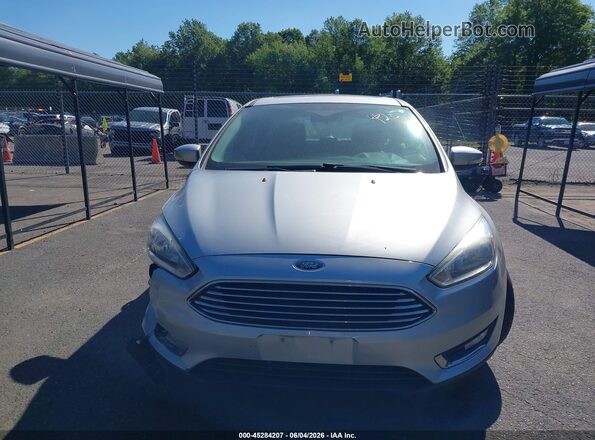 1FADP3N29HL333726 2017 FORD FOCUS Silver Rear interior view