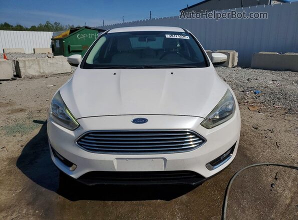 1FADP3N2XGL332681 2016 FORD FOCUS White Widok z przodu