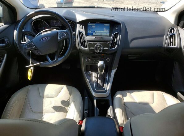 1FADP3N2XGL332681 2016 FORD FOCUS White Widok deski rozdzielczej