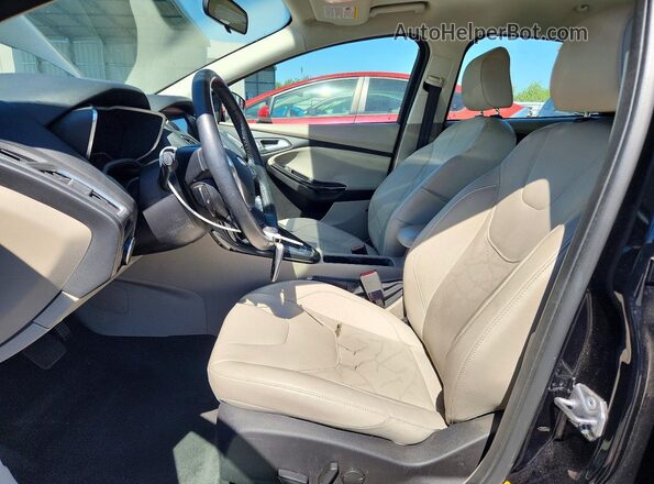 1FADP3R4XHL230732 2017 FORD FOCUS Black Вид салону спереду