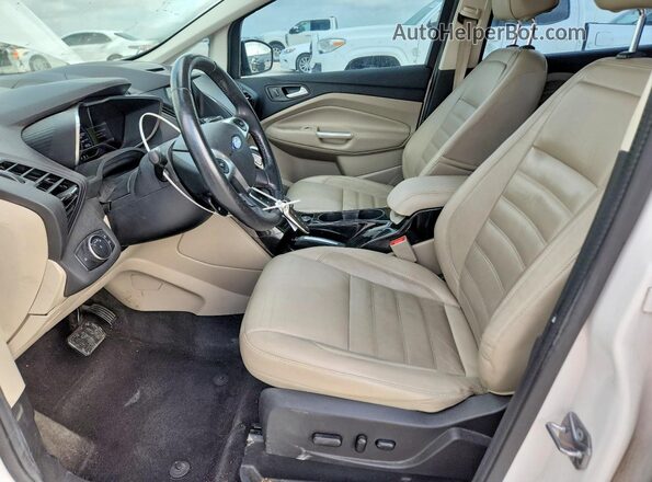 1FADP5FU9HL107875 2017 FORD C-MAX White Вид салону спереду