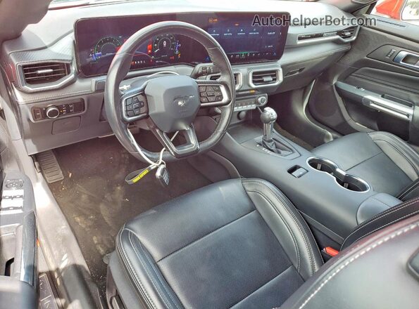 1FAGP8UH7S5111360 2025 FORD MUSTANG Red Widok deski rozdzielczej
