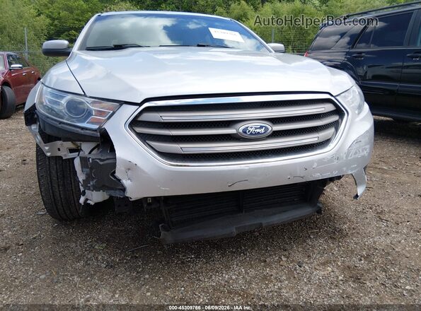 1FAHP2E86JG127701 2018 FORD TAURUS Silver Вид спереду