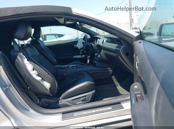 1FATP8FF8J5177330 2018 FORD MUSTANG Silver Widok wnętrza z przodu