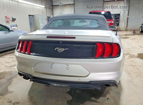 1FATP8UH0J5109799 2018 FORD MUSTANG Silver Вид ззаду