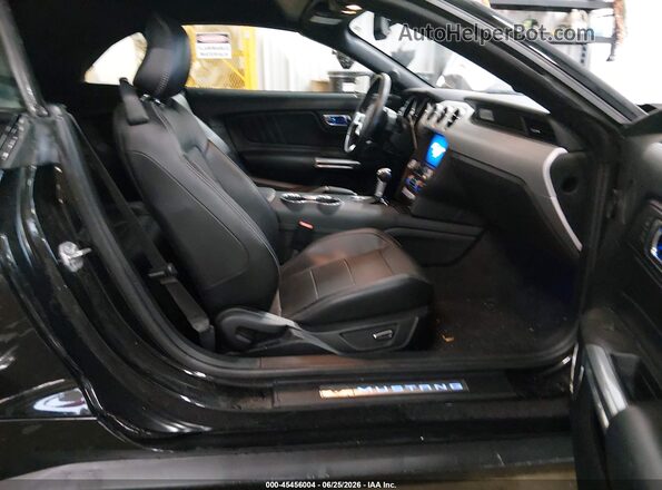 1FATP8UH1H5331293 2017 FORD MUSTANG Черный Вид салона спереди