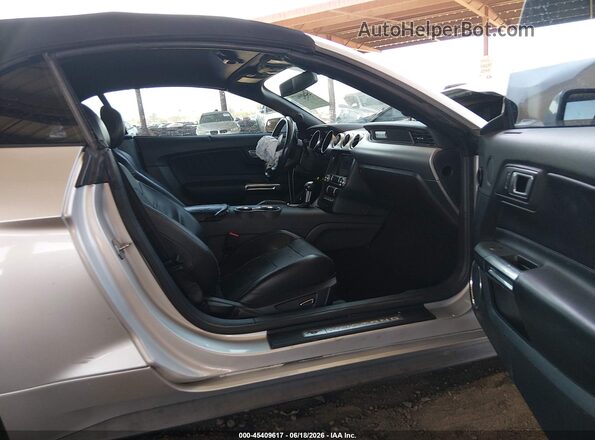 1FATP8UH1K5181743 2019 FORD MUSTANG Silver Front interior view