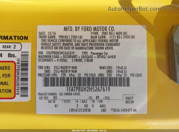 1FATP8UH2H5267619 2017 FORD MUSTANG Yellow Vista del compartimento del motor