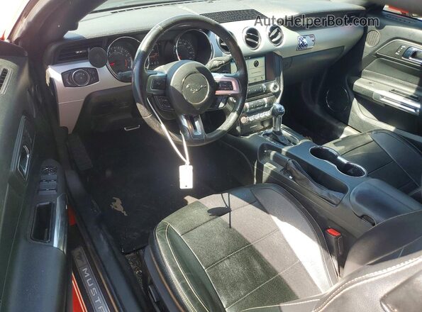 1FATP8UH2H5278104 2017 FORD MUSTANG Red Vista del salpicadero