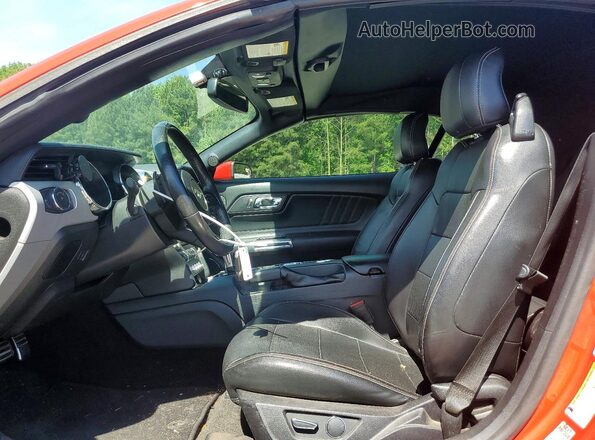 1FATP8UH2H5278104 2017 FORD MUSTANG Red Vista interior delantera