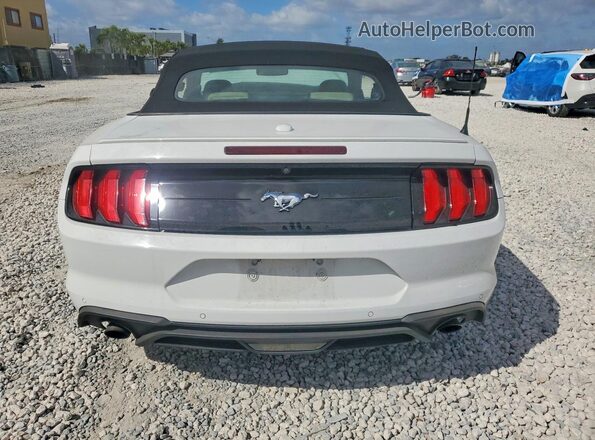 1FATP8UH2L5106342 2020 FORD MUSTANG White Вид ззаду