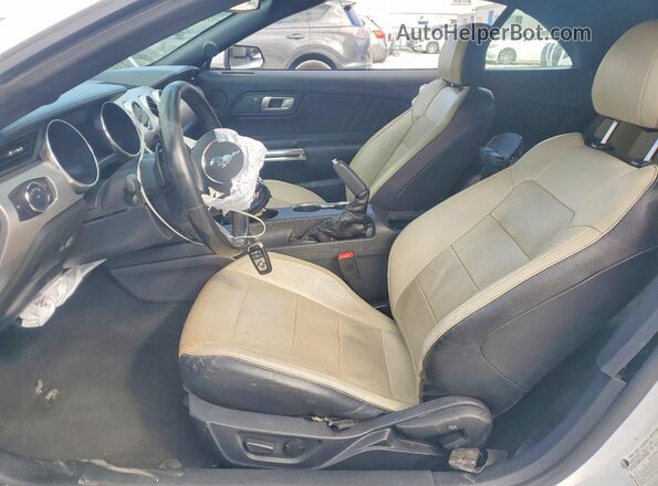 1FATP8UH2L5106342 2020 FORD MUSTANG White Вид салону спереду