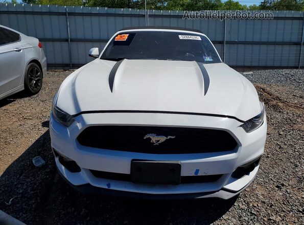 1FATP8UH3H5279746 2017 FORD MUSTANG Белый Вид спереди