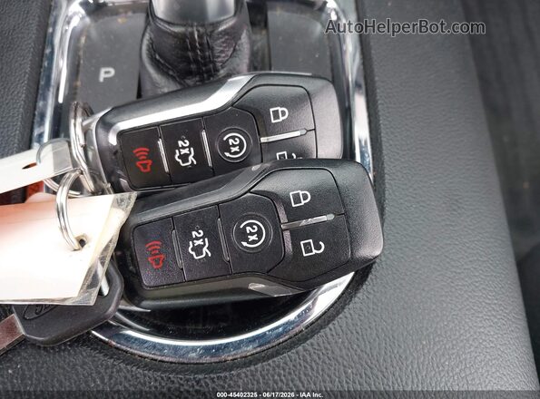 1FATP8UH3H5302135 2017 FORD MUSTANG Yellow Vista del salpicadero