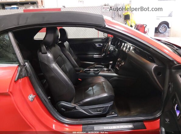 1FATP8UH3J5155563 2018 FORD MUSTANG Red Вид салону спереду