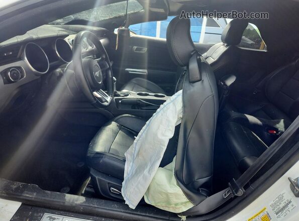 1FATP8UH4K5104378 2019 FORD MUSTANG White Front interior view