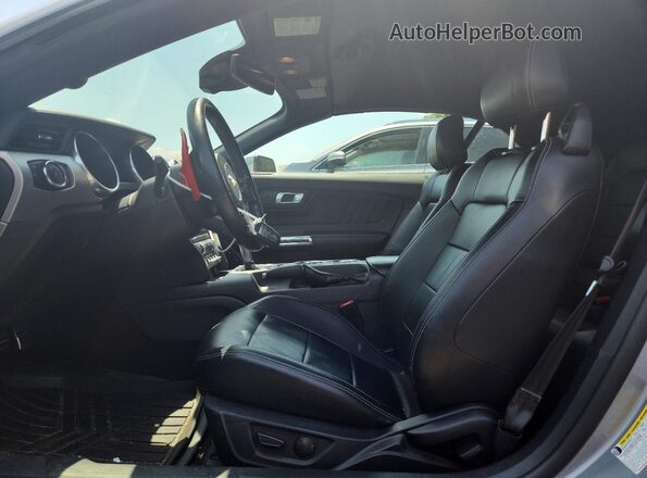 1FATP8UH4M5103895 2021 FORD MUSTANG Silver Вид салону спереду
