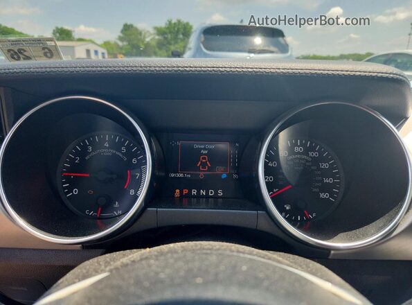 1FATP8UH4M5103895 2021 FORD MUSTANG Silver Вид щитка приладів