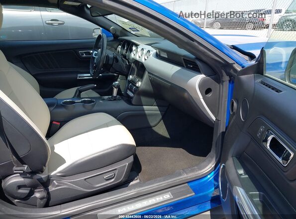 1FATP8UH7H5282522 2017 FORD MUSTANG Синий Вид салона спереди