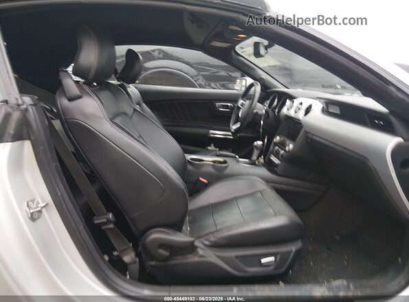 1FATP8UH7H5320363 2017 FORD MUSTANG Silver Front interior view