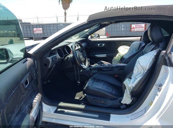 1FATP8UH7P5105712 2023 FORD MUSTANG White Widok wnętrza z przodu