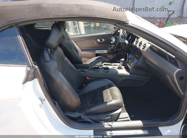 1FATP8UH8M5122384 2021 FORD MUSTANG White Вид салону спереду