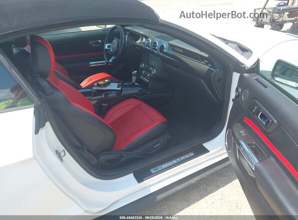 1FATP8UH9J5167667 2018 FORD MUSTANG White Вид салону спереду
