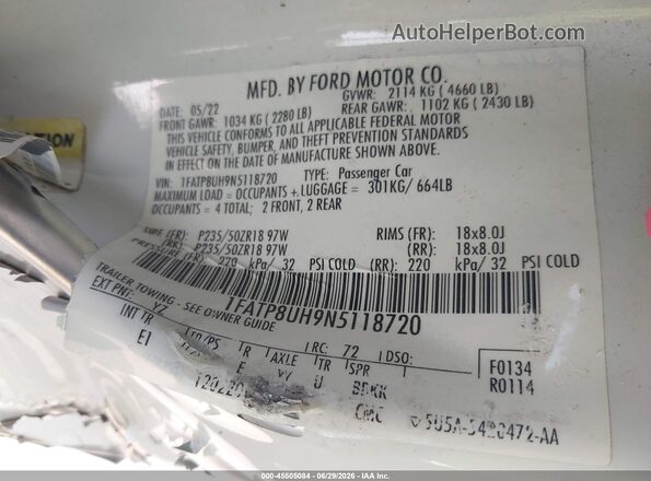 1FATP8UH9N5118720 2022 FORD MUSTANG White Vista del compartimento del motor