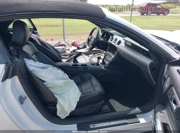 1FATP8UH9N5118720 2022 FORD MUSTANG White Vista interior delantera