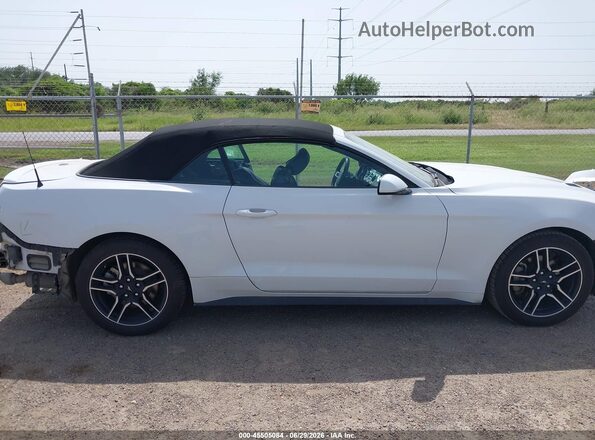 1FATP8UH9N5118720 2022 FORD MUSTANG White Vista interior de 360 grados