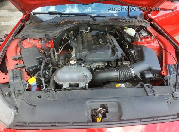 1FATP8UHXG5212768 2016 FORD MUSTANG Red Widok wnętrza z tyłu