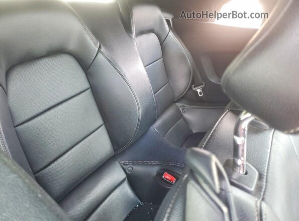 1FATP8UHXG5212768 2016 FORD MUSTANG Red Widok tylnych siedzeń