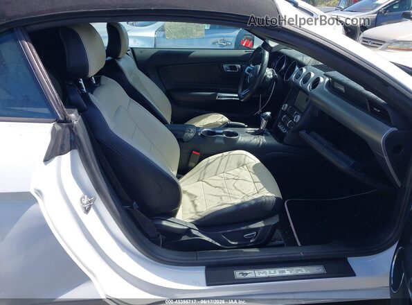 1FATP8UHXJ5124259 2018 FORD MUSTANG Белый Вид салона спереди
