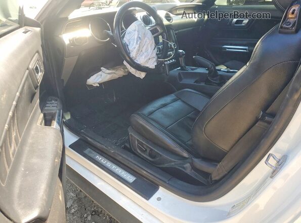 1FATP8UHXN5124817 2022 FORD MUSTANG White Dashboard view