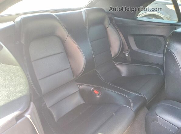 1FATP8UHXN5124817 2022 FORD MUSTANG White Rear seats view