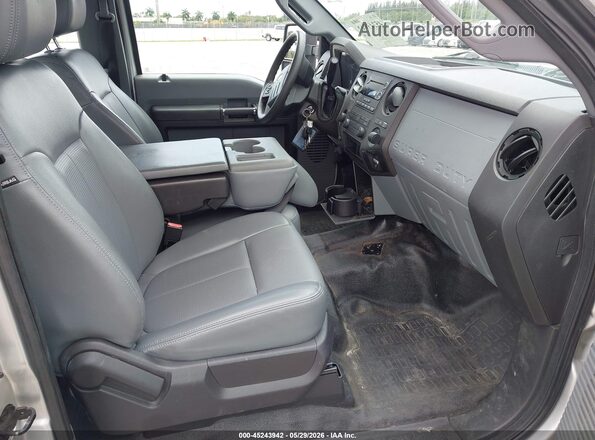 1FD7X2B65GEC87917 2016 FORD F-250 Silver Front interior view