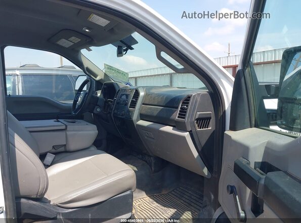 1FDBF2A68KEF66673 2019 FORD F-250 White Front interior view