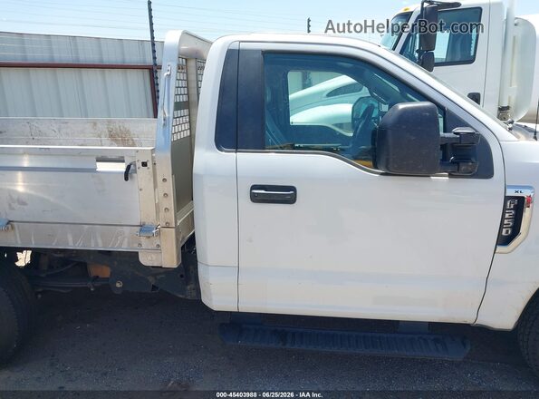 1FDBF2A68KEF66673 2019 FORD F-250 White Rear interior view