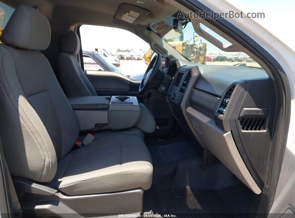 1FDBF3A62JEC48195 2018 FORD F350 White Սալոնի դիմացի տեսք