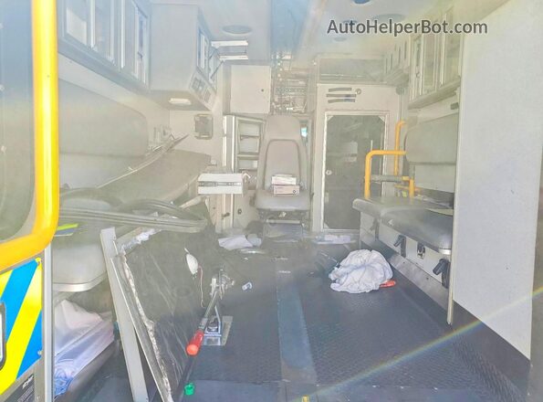 1FDXE4FN3NDC07228 2022 FORD ECONOLINE Белый Вид задних сидений